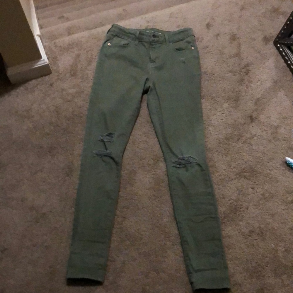 Distressed army green jeans. Mid-rise. Regular